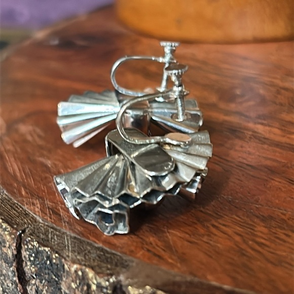 Silver Screw Back Earrings Half Fan Layered Design Stunning - Picture 6 of 10